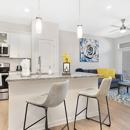 Stylish New Condo In Concord Zewnętrze zdjęcie