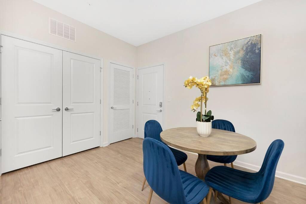 Stylish New Condo In Concord Zewnętrze zdjęcie