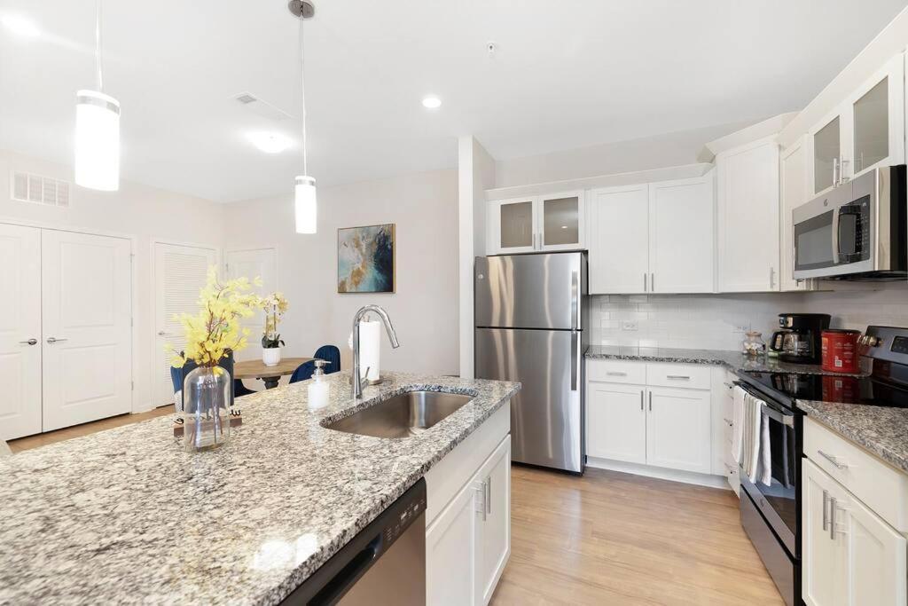Stylish New Condo In Concord Zewnętrze zdjęcie