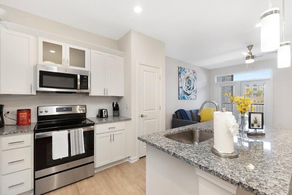Stylish New Condo In Concord Zewnętrze zdjęcie