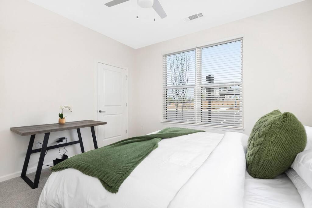 Stylish New Condo In Concord Zewnętrze zdjęcie