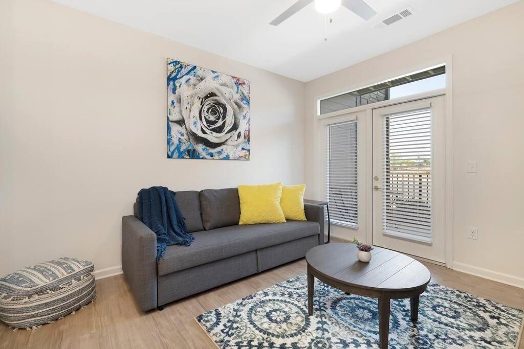Stylish New Condo In Concord Zewnętrze zdjęcie